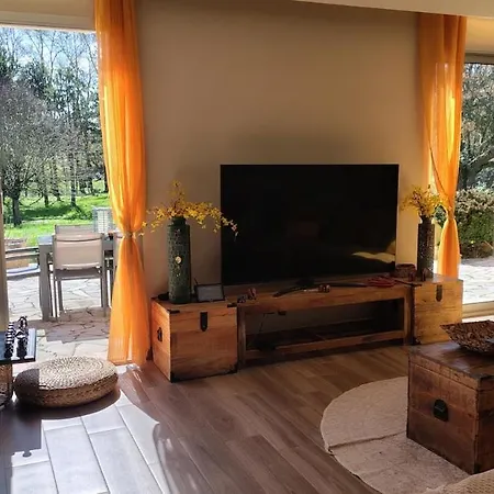 فيلة Pool, Tennis, Sauna Et Balneo In The Little Forest *