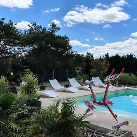 Pool, Tennis, Sauna Et Balneo In The Little Forest